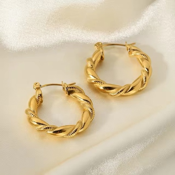 18K Gold Plated Twisted Hoop Earrings*Everyday Hoops*Waterproof Hoops*ZX - Picture 1 of 3